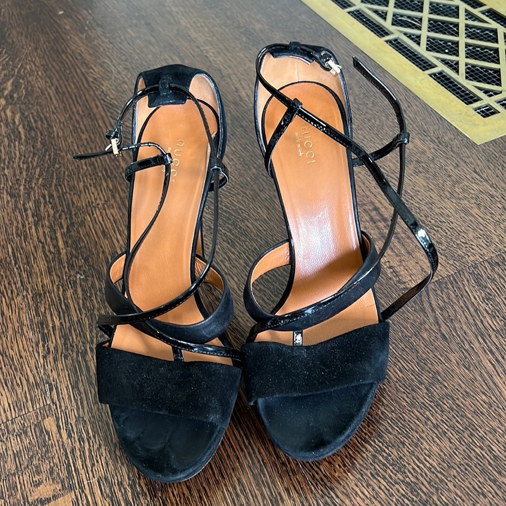 Gucci womens black heels size 39 (US 9) - beautiful and classic
